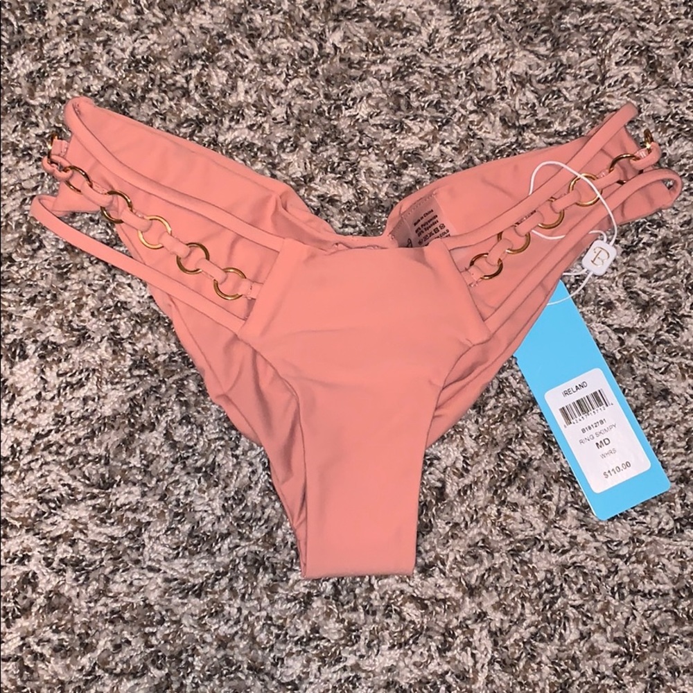Bikini - Picture 2 of 5